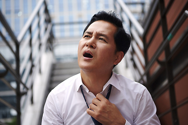 포토 JPG 주간 남자 40대 중년 스트레스 한명 앉기 상반신 야외 앞모습 비즈니스라이프 계단 한국인 비즈니스맨 좌절 더위 고민 괴로움 땀 압박 힘듦 답답함 중년남자한명만 판교 국내포토 자연요소 1 라이프스타일 감정 뷰포인트 컨셉 비즈니스 모션 날씨 사람 동양인 성인 직장인 감각 남자한명만 중년남자만 분당 파일형식