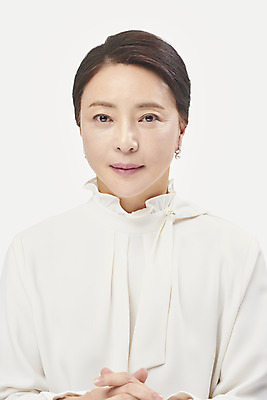 포토 JPG 스튜디오촬영 여자 중년 50대 중년라이프 실내 한명 누끼 사람 상반신 앞모습 뷰티 한국인 흰배경 블라우스 의료성형뷰티 중년여자한명만 국내포토 1 라이프스타일 뷰포인트 백그라운드 상의 동양인 성인 내부 흰색 여자한명만 중년여자만 파일형식