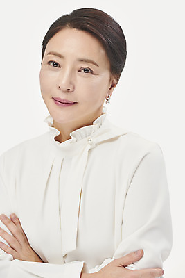 포토 JPG 스튜디오촬영 여자 중년 50대 중년라이프 실내 한명 미소 누끼 사람 상반신 앞모습 뷰티 팔짱 한국인 흰배경 블라우스 의료성형뷰티 중년여자한명만 국내포토 1 라이프스타일 뷰포인트 백그라운드 상의 모션 표정 동양인 성인 내부 흰색 여자한명만 중년여자만 파일형식