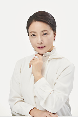 포토 JPG 스튜디오촬영 여자 중년 50대 중년라이프 실내 한명 미소 누끼 사람 상반신 앞모습 뷰티 턱괴기 한국인 흰배경 블라우스 의료성형뷰티 중년여자한명만 국내포토 1 라이프스타일 뷰포인트 백그라운드 상의 모션 표정 동양인 성인 내부 흰색 여자한명만 중년여자만 파일형식