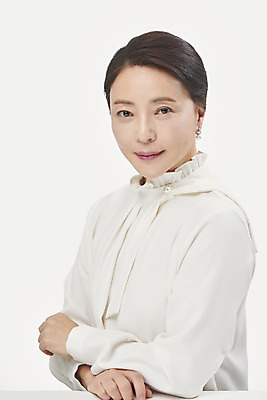 포토 JPG 스튜디오촬영 여자 중년 50대 중년라이프 실내 한명 미소 누끼 사람 상반신 옆모습 뷰티 한국인 흰배경 블라우스 의료성형뷰티 중년여자한명만 국내포토 1 라이프스타일 뷰포인트 백그라운드 상의 표정 동양인 성인 내부 흰색 여자한명만 중년여자만 파일형식