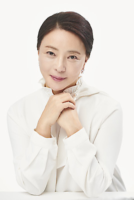 포토 JPG 스튜디오촬영 여자 중년 50대 중년라이프 실내 한명 미소 누끼 사람 상반신 앞모습 뷰티 턱괴기 한국인 흰배경 블라우스 의료성형뷰티 중년여자한명만 국내포토 1 라이프스타일 뷰포인트 백그라운드 상의 모션 표정 동양인 성인 내부 흰색 여자한명만 중년여자만 파일형식