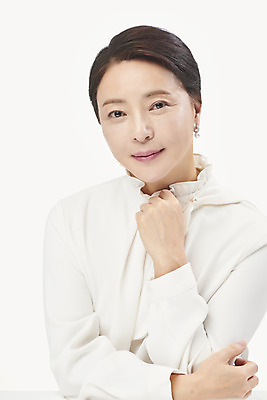 포토 JPG 스튜디오촬영 여자 중년 50대 중년라이프 실내 한명 미소 누끼 사람 상반신 앞모습 뷰티 턱괴기 한국인 흰배경 블라우스 의료성형뷰티 중년여자한명만 국내포토 1 라이프스타일 뷰포인트 백그라운드 상의 모션 표정 동양인 성인 내부 흰색 여자한명만 중년여자만 파일형식