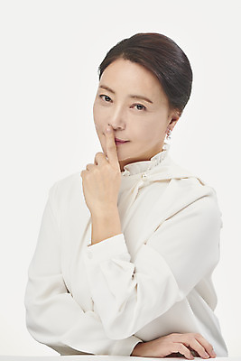 포토 JPG 스튜디오촬영 여자 중년 50대 중년라이프 실내 한명 미소 누끼 사람 손짓 상반신 옆모습 뷰티 한국인 흰배경 블라우스 쉿 의료성형뷰티 중년여자한명만 국내포토 1 라이프스타일 뷰포인트 백그라운드 상의 모션 표정 동양인 성인 내부 흰색 조용 여자한명만 중년여자만 파일형식