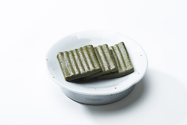 포토 JPG 스튜디오촬영 접시 실내 누끼 사람없음 세개 오브젝트 흰배경 쑥떡 절편 국내포토 식기 백그라운드 떡 3 내부 흰색 파일형식