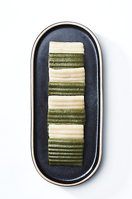 포토 JPG 스튜디오촬영 접시 실내 누끼 사람없음 하이앵글 여러개 오브젝트 흰배경 쑥떡 절편 플랫레이 국내포토 식기 뷰포인트 다수 백그라운드 떡 내부 흰색 플랫 파일형식