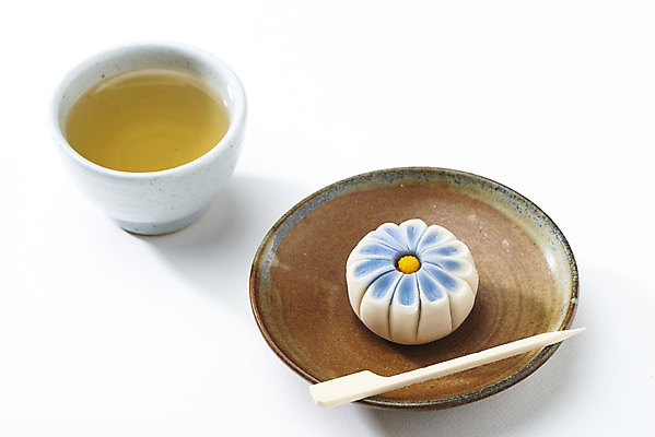 포토 JPG 스튜디오촬영 접시 포크 꽃무늬 실내 누끼 사람없음 한개 찻잔 오브젝트 흰배경 일본전통 동양음식 수정과 화과자 국내포토 1 전통 식기 꽃 음료 음식 백그라운드 무늬 잔 내부 과자 일본 흰색 전통차 파일형식