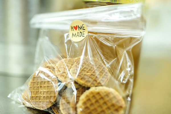 포토 JPG 농업 포장 실내 사람없음 과자 꿀벌 체코 꿀 와플 벌꿀 양봉 양봉업 국내포토 유럽 산업 디저트 내부 벌_곤충 파일형식