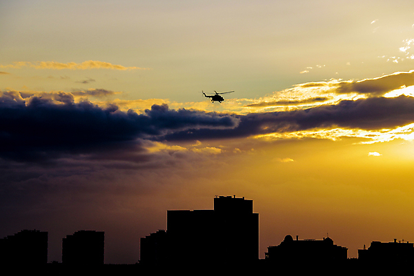 포토 JPG 해외이미지 실루엣 오렌지 비즈니스 가족 교통시설 하늘 안테나 사람없음 파란색 일몰 긴급 도시 칼날 구출 헬리콥터 파일럿 공군 항공 군용 육군 청동 엔진 병정 에어쇼 명예 대패 명패 헬프 해외포토 직업 컬러 교통 과일 통신 관계 비행기 군대 촬영기법 노을 도움 시설 쇼 파일형식 이미지허브