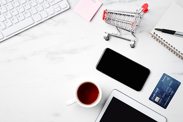 포토 JPG 해외이미지 커피 사람없음 컵 스마트폰 하이앵글 태블릿 쇼핑백 펜 다이어리 쇼핑카 키보드 신용카드 흰배경 카피스페이스 해외포토 식기 음료 뷰포인트 백그라운드 가방 금융 전자제품 핸드폰 스마트기기 쇼핑 필기구 사무용품 카트 공백 흰색 파일형식 이미지허브