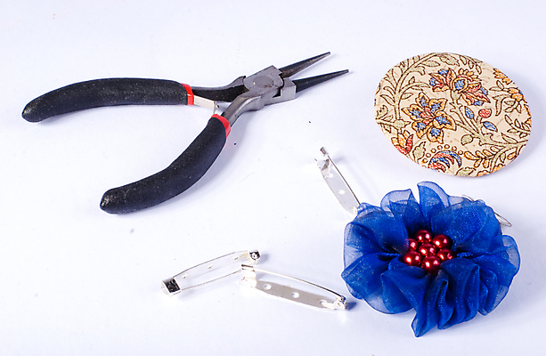 포토 JPG 해외이미지 꽃 목걸이 장신구 사람없음 유행 귀걸이 보석 실크 천 만들기 날카로움 철사 펜치 양모 펠트 핸드메이드 해외포토 식물 모션 공구 직물 광석 파일형식 천_직물 이미지허브