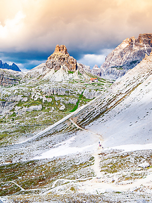 포토 JPG 해외이미지 여행 하늘 산 주택 사람없음 야외 계곡 맑음 이탈리아 트래킹 절벽 하이킹 정상 저녁 오두막 고도 배낭여행 시골집 알프스 절정 폭풍우 전후 해외포토 유럽 레저 날씨 건물 비_날씨 비교 야간 자연재해 파일형식 이미지허브