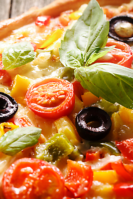 포토 JPG 해외이미지 전통 음식 조각 토마토 채소 재료 치즈 피자 패스트푸드 요리 사람없음 목재 식사 저녁식사 이탈리아 껍질 시골 최고 굽기 허브 올리브 햄 후추 바질 살라미 해외포토 나무 식물 열매 유럽 유제품 서양음식 육류 인스턴트 구이 향신료 파일형식 이미지허브