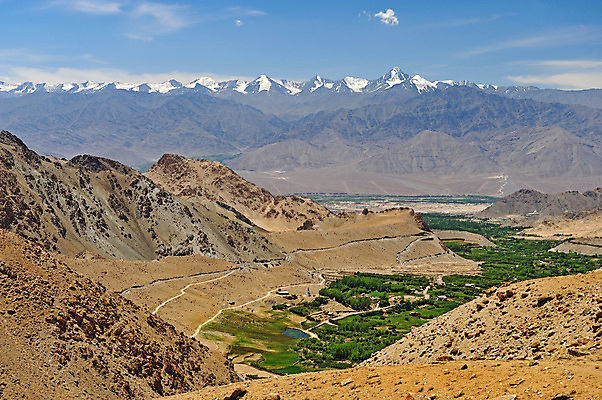 포토 JPG 해외이미지 나무 구름 아시아 여행 밭 불교 자연 하늘 산 풍경 사람없음 야외 초록색 파란색 컬러풀 마을 계곡 봄 트래킹 하이킹 사막 자유 바위 시골 신비 제비꽃 장면 네팔 타운 멀리 절정 히말라야 해외포토 자연요소 식물 계절 꽃 나라 종교 컬러 컨셉 농업 레저 돌_바위 도시 생태계 파일형식 산맥 이미지허브