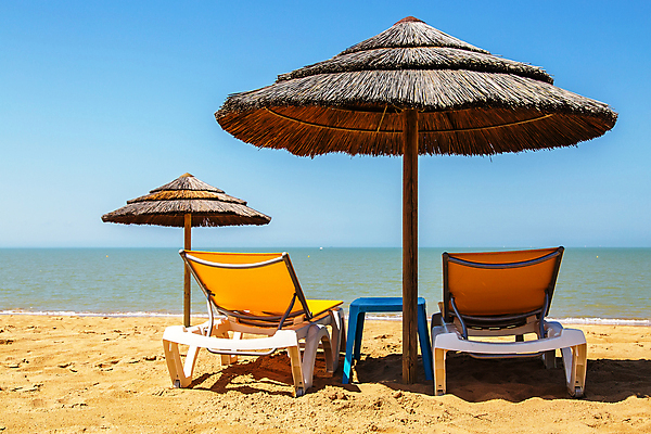 포토 JPG 해외이미지 모래 바다 섬 여행 컨셉 의자 우산 자연 하늘 휴가 휴식 사람없음 야외 물 파란색 태양 맑음 낭만 흰색 만 휴게실 휴양지 양산 밀짚 석호 몰디브 가림막 터키석 파라다이스 해외포토 자연요소 아시아 컬러 가구 날씨 장소 짚 보석 생태계 파일형식 이미지허브
