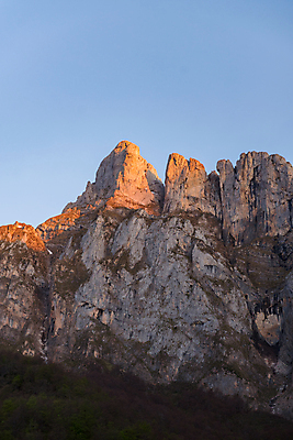 포토 JPG 해외이미지 공원 유럽 길 여행 백그라운드 밭 자연 하늘 산 사람없음 야외 초록색 파란색 계곡 맑음 시골 스페인 내추럴 루트 전국 절정 해외포토 공공시설 나라 컬러 농업 날씨 생태계 파일형식 이미지허브