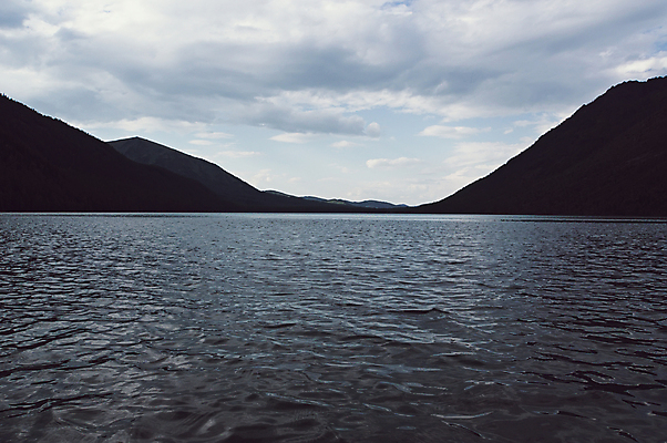 포토 JPG 해외이미지 아시아 호수 여행 백그라운드 자연 하늘 산 사람없음 야외 초록색 물 파란색 강 골짜기 계곡 어둠 일몰 하이킹 숲 언덕 러시아 알프스 산악지대 시베리아 절정 수평선 해외포토 자연요소 유럽 나라 컬러 레저 노을 생태계 파일형식 이미지허브
