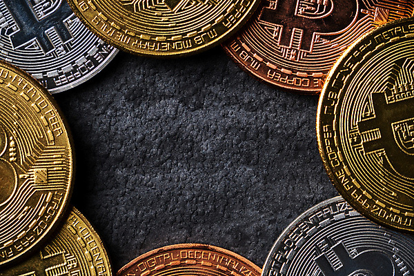 포토 JPG 해외이미지 검은배경 프레임 실내 근접촬영 사람없음 금융 하이앵글 카피스페이스 가상화폐 해외포토 뷰포인트 백그라운드 돈 내부 경제 검은색 공백 파일형식 이미지허브