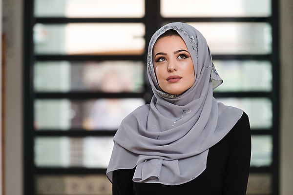 포토 JPG 해외이미지 백인 전통 여자 종교 관리 한명 성인 목도리 흰색 기도 의식 역사 이슬람교 심볼 모스크 신성 동쪽 묵주 사우디아라비아 라마단 마스지드 숭배 신앙심 아랍어 해외포토 서양인 1 잡화 컬러 중동 종교용품 사람 방향 파일형식 이미지허브