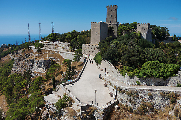 포토 JPG 해외이미지 공원 유럽 벽 바다 건축양식 사람없음 야외 탑 성 중세 역사 재산 정상 건축가 폐허 아치 타운 목각 천연기념물 고고학 옛날 정문 회복 해외포토 직업 건축물 공공시설 교육 건축 나라 컨셉 금융 문 도시 파일형식 이미지허브
