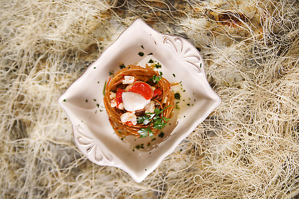 포토 JPG 해외이미지 접시 실내 스파게티 사람없음 그물 가리비 나무배경 해외포토 식기 백그라운드 조개 파스타 내부 파일형식 이미지허브