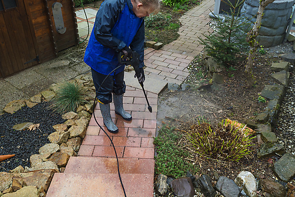 포토 JPG 해외이미지 직업 산업 비즈니스 가정 주택 이끼 사람없음 건물 목재 물 정원 장비 젖음 바위 공구 업무 보행로 수리 씻기 먼지 분무기 제트기 세탁기 청소부 노즐 압력 업그레이드 재주꾼 조작 콘크리트 해외포토 자연요소 나무 건축물 길 재료 비행기 청결 가전제품 돌_바위 도구 작업 파일형식 이미지허브