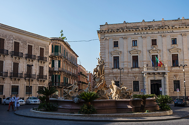 포토 JPG 해외이미지 라이프스타일 유럽 문화 조각 섬 여행 건축양식 미술 사람없음 물 조각상 이탈리아 골동품 기둥 도시 재산 지중해 분수 정사각형 광장 타운 그리스인 천연기념물 여신 옛날 스타일 해외포토 자연요소 도형 서양인 건축 나라 바다 문화예술 생활 금융 조형물 파일형식 이미지허브