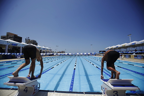 포토 JPG 해외이미지 사람없음 산책 승차 체육관 건배 브라질 앞머리 해외포토 헤어스타일 모션 휴식 남아메리카 파일형식 이미지허브