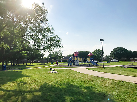 포토 JPG 해외이미지 나무 식물 구름 공원 어린이 스포츠 밭 장난 학교 자연 놀이 하늘 건강 안전 잔디 사람없음 야외 초록색 여름 파란색 청춘 컬러풀 장난감 운동 힘 장비 아기 미끄럼틀 놀이터 플라스틱 그네 오르기 개발 걸음마 뒤뜰 텍사스 해외포토 자연요소 계절 공공시설 교육 컬러 컨셉 농업 모션 재질 사람 미국 놀이기구 생태계 파일형식 이미지허브