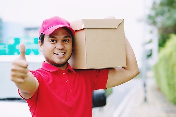 포토 JPG 해외이미지 백인 직업 손 남자 종이 음식 백그라운드 가방 비즈니스 교통시설 노동자 주택 가면 한명 사람 쇼핑 상자 식당 화물 흰색 신선 잡기 업무 배달원 보호 컨테이너 종업원 서비스 속도 주기 팩 패키지 질서 획득 온라인 판지 전염병 해외포토 서양인 1 잡화 산업 컬러 교통 컨셉 모션 건물 신체부위 상점 화장품 운송업 예절 작업 질병 시설 파일형식 이미지허브