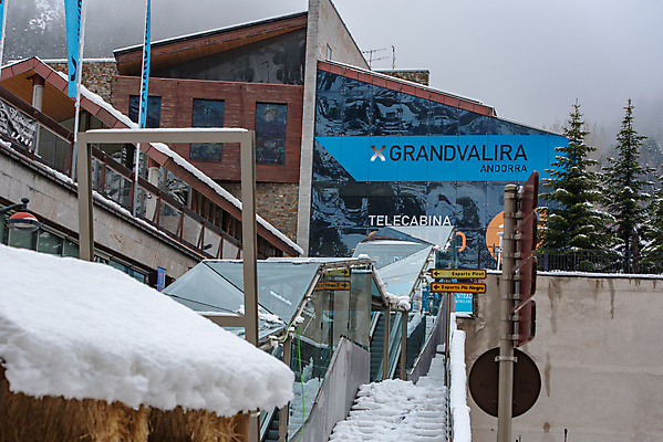 포토 JPG 해외이미지 동물 1 응시 꽃 얼굴 백그라운드 겨울 발 자연 사람없음 야외 목재 파란색 울타리 반려동물 갈색 카메라 검은색 페인트 봄 흰색 시골 아기 잠 개 강아지 모피 제비꽃 슛 보더콜리 경보 기르기 옛날 유래 국경 해외포토 나무 식물 시선 계절 컬러 재료 포유류 사람 신체부위 전자제품 담장 생태계 콜리 돌봄 파일형식 이미지허브