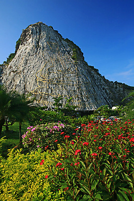 포토 JPG 해외이미지 아시아 종교 조각 여행 불교 파타야 태국 하늘 산 동양인 사람없음 초록색 파란색 바위 황금 큼 심볼 언덕 신성 목각 숭배 신앙심 해외포토 나라 컬러 인종 돌_바위 크기 파일형식 이미지허브