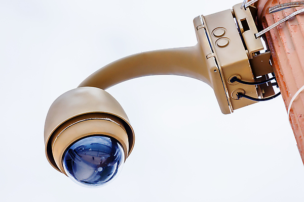 포토 JPG 해외이미지 응시 산업 하늘 주택 경비 안전 사람없음 야외 건물 파란색 전자제품 사무실 카메라 모니터 텔레비전 장비 관찰 도시 보호 위험 큼 비밀 손목시계 경계 순환 보안 전자 공포 감시 시스템 동영상 남동생 사생활 스파이 제어 해외포토 건축물 시선 시계 컬러 컨셉 비즈니스 장신구 모션 컴퓨터 크기 동생 파일형식 이미지허브