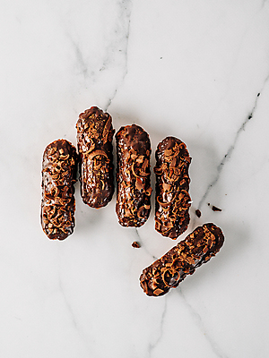 포토 JPG 해외이미지 디저트 사람없음 초콜릿 달콤 흰배경 대리석 에클레어 플랫레이 해외포토 음식 백그라운드 재료 흰색 플랫 맛 파일형식 이미지허브