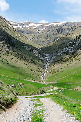 포토 JPG 해외이미지 나무 공원 유럽 여행 백그라운드 밭 자연 하늘 산 사람없음 야외 초록색 물 파란색 강 뷰티 환경 계곡 하이킹 흰색 시골 숲 언덕 내추럴 안도라 절정 해외포토 자연요소 식물 공공시설 나라 컬러 농업 레저 생태계 파일형식 이미지허브