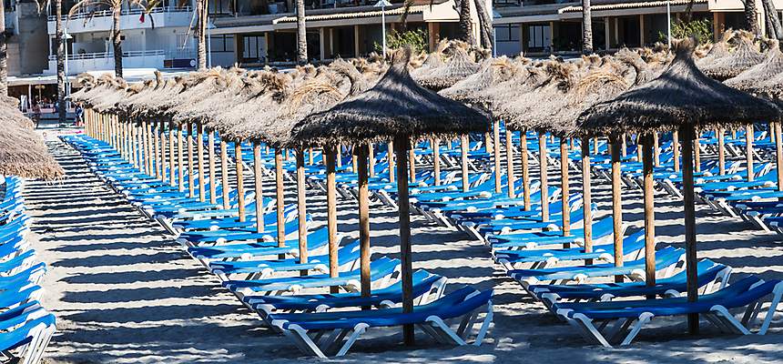 포토 JPG 해외이미지 구름 라이프스타일 행복 선 모래 바다 여행 의자 우산 하늘 휴가 휴식 풍경 사람없음 여름 파란색 모래사장 태양 뷰티 고요 전원 뜨거움 그룹 휴게실 스페인 서비스 휴양지 양산 파라다이스 안락 해외포토 자연요소 계절 감정 유럽 컬러 가구 컨셉 생활 장소 전기에너지 파일형식 이미지허브