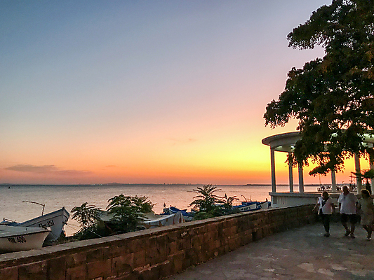 포토 JPG 해외이미지 외관 유럽 바다 여행 백그라운드 자연 하늘 휴가 휴식 사람없음 야외 물 파란색 관광지 검은색 고요 도시 만 휴양지 장면 타운 불가리아 파라다이스 해외포토 자연요소 나라 컬러 컨셉 장소 생태계 파일형식 남유럽 이미지허브