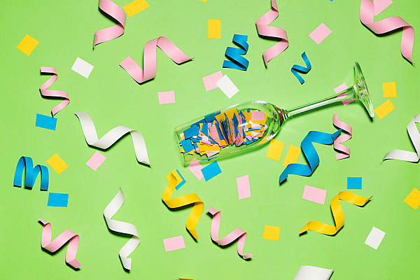 포토 JPG 해외이미지 리본 종이 실내 사람없음 파티 샴페인잔 꽃가루 초록배경 흩어짐 해외포토 백그라운드 컨셉 술잔 이벤트 내부 초록색 가루 파일형식 이미지허브