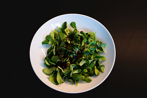 포토 JPG 해외이미지 식물 접시 음식 백그라운드 잎 다이어트 채소 탁자 건강 사람없음 목재 초록색 어둠 샐러드 흰색 신선 상추 유기농 비타민 바이오 채식주의자 해외포토 나무 식기 웰빙 컬러 가구 재료 채식 영양소 파일형식 이미지허브