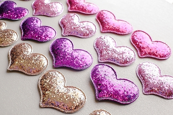 포토 JPG 해외이미지 스티커 실내 근접촬영 사람없음 반짝임 하트 흰배경 일렬 해외포토 모양 뷰포인트 백그라운드 모션 내부 흰색 파일형식 이미지허브