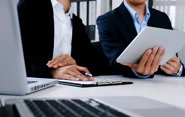 포토 JPG 해외이미지 직업 남자 인터넷 비즈니스 통계 성공 모바일 그래프 설명 사람 사람없음 금융 컴퓨터 터치패드 사무실 알약 디지털 자료 장비 가리킴 업무 비즈니스맨 발표 그룹 계획 토론 무선전화기 동료 보고서 상담 문서 보여주기 진행 경영 더블 마케팅 콜라보레이션 해외포토 컨셉 관계 모션 손짓 경제 전자제품 약 작업 직장인 전화기 파일형식 이미지허브