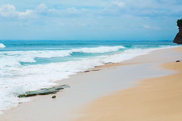 포토 JPG 해외이미지 주간 파도 하늘 해변 사람없음 야외 여름 여름풍경 휴양지 해외포토 자연요소 계절 바다 풍경 장소 파일형식 여름_계절 이미지허브