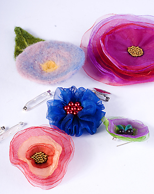 포토 JPG 해외이미지 꽃 목걸이 장신구 사람없음 유행 귀걸이 보석 실크 천 만들기 날카로움 철사 펜치 양모 펠트 핸드메이드 해외포토 식물 모션 공구 직물 광석 파일형식 천_직물 이미지허브