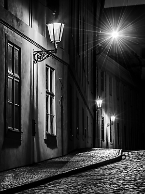 포토 JPG 해외이미지 거리 주택 흑백 사람없음 야외 빛 등불 야간 해외포토 자연요소 조명 촬영기법 건물 파일형식 이미지허브