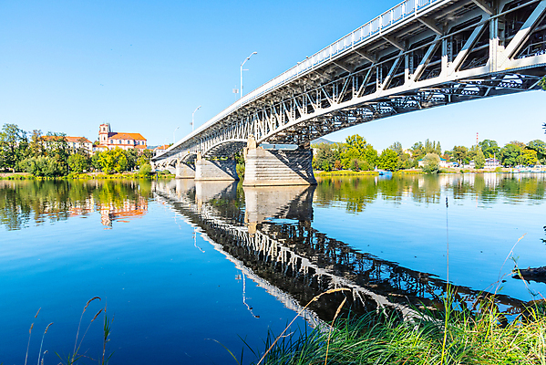 포토 JPG 해외이미지 나무 공원 유럽 도로 길 여행 건축양식 자연 벽지 하늘 휴가 사람없음 초록색 물 파란색 빛 강 태양 반사 맑음 일몰 흰색 도시 뜨거움 아치 체코 타운 공화국 넘어짐 뱃놀이 보헤미아 철강 해외포토 자연요소 식물 공공시설 건축 나라 컬러 배_교통 교통시설 모션 날씨 노을 전통놀이 생태계 파일형식 이미지허브
