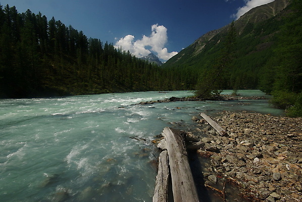 포토 JPG 해외이미지 나무 구름 공원 지구 여행 자연 하늘 산 풍경 사람없음 야외 목재 초록색 물 여름 강 태양 평화 환경 계곡 맑음 침묵 봄 흐름 바위 시골 개울 숲 위험 홍수 언덕 러시아 장면 내추럴 삼림지대 생태학 시베리아 전국 해외포토 자연요소 식물 계절 공공시설 교육 유럽 컬러 컨셉 재료 날씨 소리 돌_바위 자연재해 생태계 파일형식 이미지허브