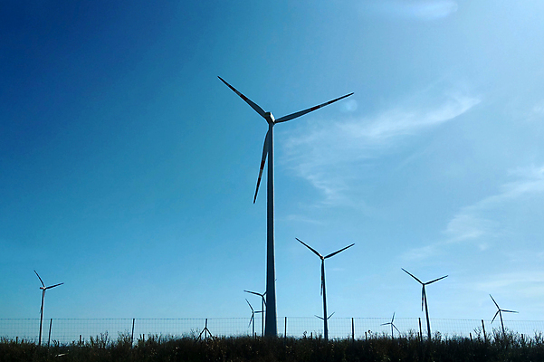 포토 JPG 해외이미지 산업 밭 자연 하늘 바람 날씨 사람없음 초록색 파란색 농장 환경 탑 금속 힘 재활용 풍차 발전기 에너지 흰색 시골 행운 칼날 풍력에너지 보호 숲 프로펠러 회전 세대 유지 방앗간 혁명 생태학 해외포토 자연요소 건축물 교육 컬러 컨셉 농업 재질 발전소 그린에너지 친환경 생태계 파일형식 이미지허브