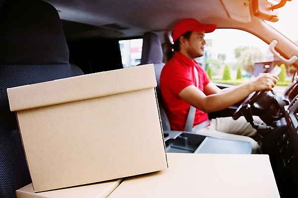 포토 JPG 해외이미지 백인 직업 손 남자 종이 음식 백그라운드 가방 비즈니스 교통시설 노동자 주택 가면 한명 사람 쇼핑 상자 식당 화물 흰색 신선 잡기 업무 배달원 보호 컨테이너 종업원 서비스 속도 주기 팩 패키지 질서 획득 온라인 판지 전염병 해외포토 서양인 1 잡화 산업 컬러 교통 컨셉 모션 건물 신체부위 상점 화장품 운송업 예절 작업 질병 시설 파일형식 이미지허브