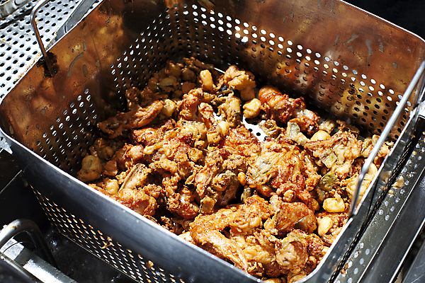 포토 JPG 음식 실내 사람없음 튀김 닭강정 튀김망 바삭바삭 국내포토 컨셉 내부 조리도구 치킨 파일형식