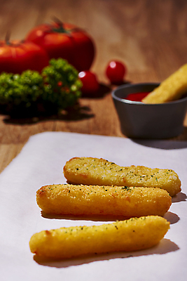 포토 JPG 스튜디오촬영 음식 토마토 방울토마토 실내 근접촬영 사람없음 튀김 케첩 일렬 기름종이 소스그릇 파슬리가루 치즈스틱 바삭바삭 나무배경 국내포토 그릇 종이 뷰포인트 백그라운드 컨셉 채소 내부 과자 소스_음식 가루 파일형식